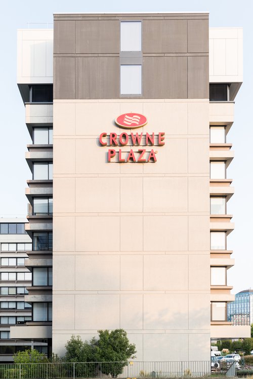 Surélévation et Réalisation de CCHE de l'hôtel Crown Plaza Suisse