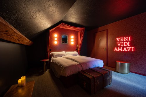 Transformation et réalisation de CCHE pour le Peanut Médiévale Lodge D Hotel Group Suisse