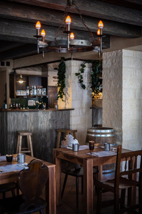 Transformation et réalisation de CCHE pour le Peanut Médiévale Lodge D Hotel Group Suisse