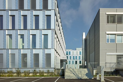 Architecture et Réalisation de CCHE pour le le bâtiment administratif Montagny II Suisse