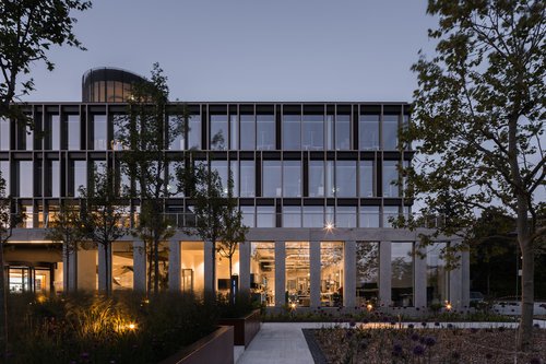 Architecture et réalisation de CCHE du bâtiment administratif The Hive 8  Suisse