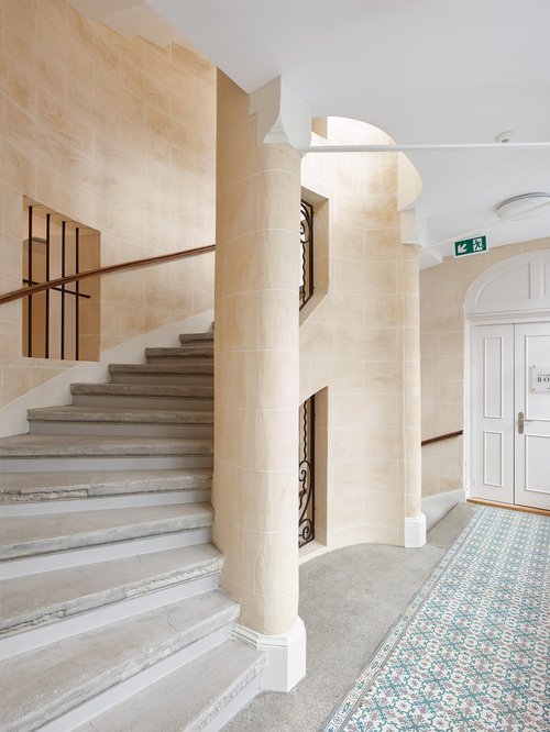 Transformation et Rénovation de CCHE d'un bâtiment à la rue de Bourg à Lausanne Suisse