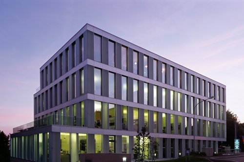 Architecture de CCHE pour le bâtiment administratif Fiduciaire Favre Suisse de Lausanne