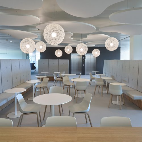 Architecture d'intérieur de CCHE du bâtiment administratif Headquarters HP Inc. et HP Enterprise Suisse