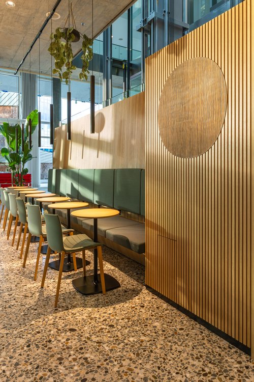 Actualité de CCHE pour l'aménagement d’un nouvel espace “work café” au cœur d’un atrium en Suisse