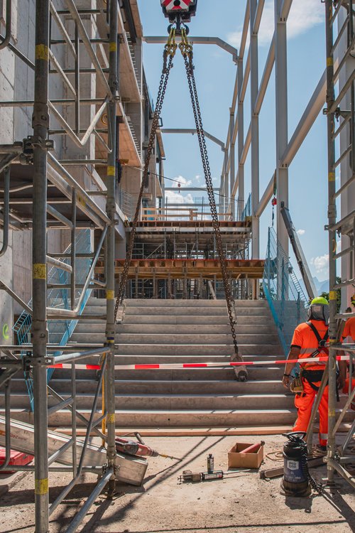 Actualité de CCHE pour la pose d'escaliers du 2m2c Suisse