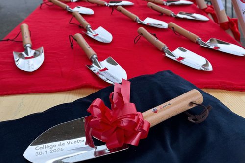 Actualité de CCHE pour le premier coup de pioche pour le nouveau collège à Bussigny Suisse