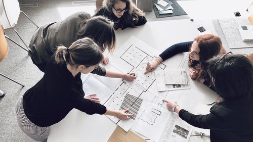 Equipe d'architectes chez CCHE