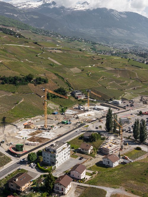 Actualite de CCHE pour la première pierre du projet Maisons de vigne à Sierre Suisse
