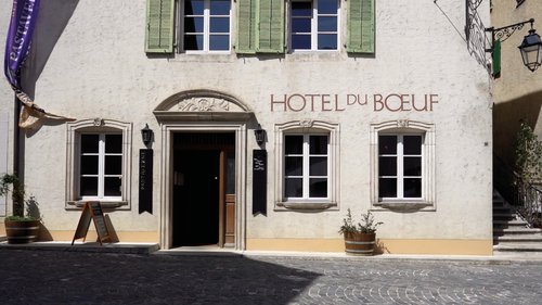 Transformation et réalisation de CCHE pour le Peanut Médiévale Lodge D Hotel Group Suisse