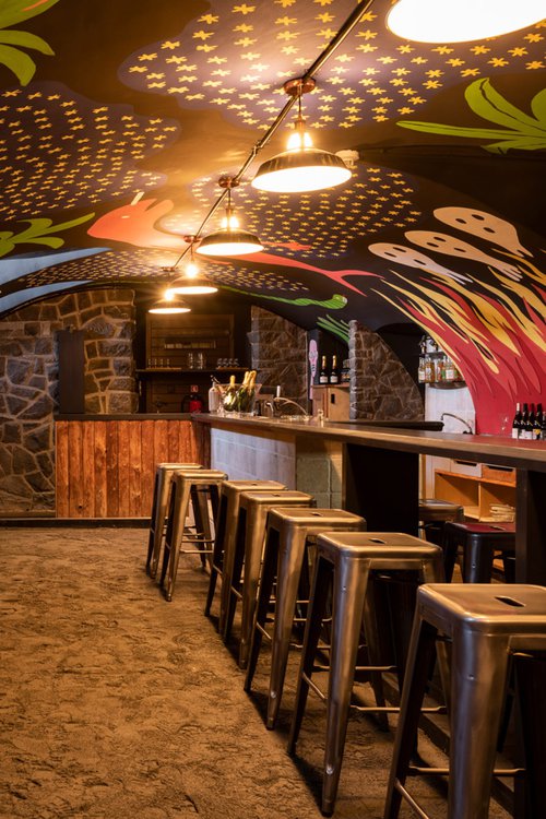 Transformation et réalisation de CCHE pour le Peanut lodge and winstub à Val d'Illiez Suisse