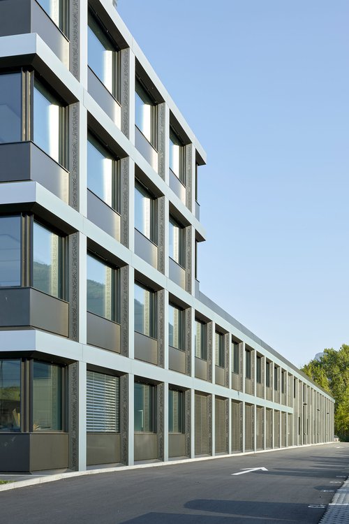© Thomas Jantscher Façade architecture de CCHE pour la Romande Energie Suisse.jpg