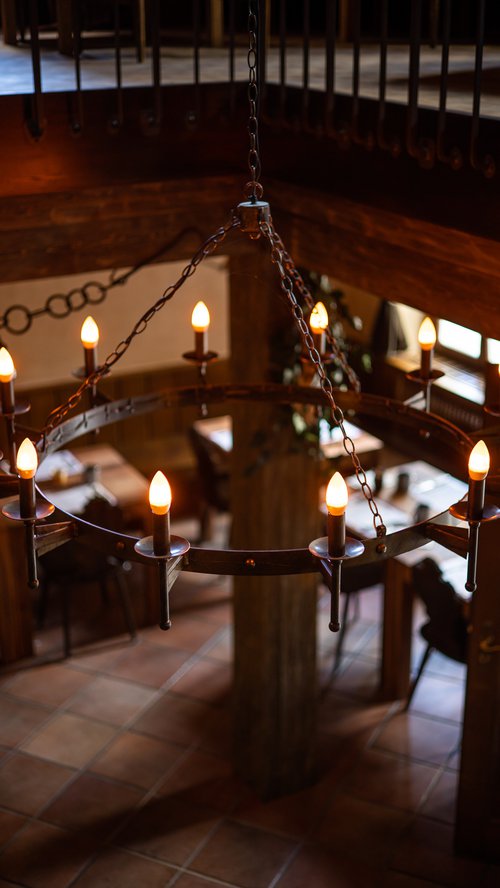 Actualité pour la transformation et réalisation de CCHE pour le Peanut Médiévale Lodge D Hotel Group Suisse