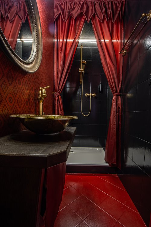 © Definitly Different Hotel Group Transformation et réalisation de CCHE pour le Peanut Médiévale Lodge D Hotel Group Suisse