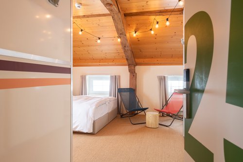 © Definitly Different Hotel Group Transformation et réalisation de CCHE pour le Peanut lodge and winstub à Val d'Illiez Suisse