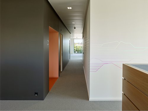© Thomas Jantscher Signalétique de CCHE pour le bâtiment administratif Headquarters HP Inc. et HP Enterprise Suisse