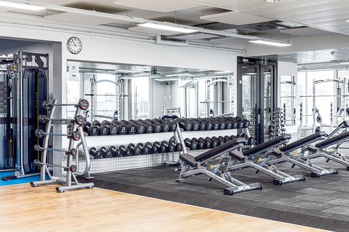 Architecture d'intérieur et transformation de CCHE pour le Fitness NonStop Gym à Malley Suisse