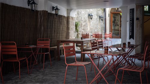 © Definitly Different Hotel Group Transformation et réalisation de CCHE pour le Peanut Médiévale Lodge D Hotel Group Suisse