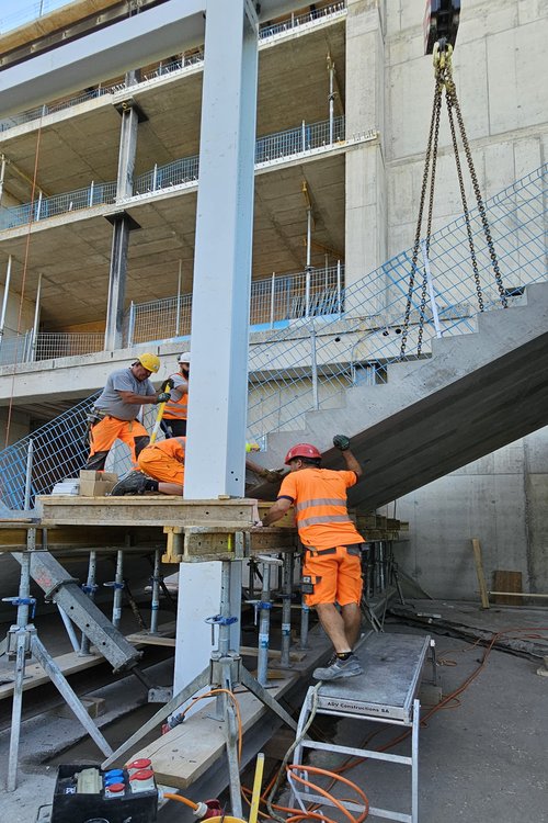 Actualité de CCHE pour la pose d'escaliers du 2m2c Suisse