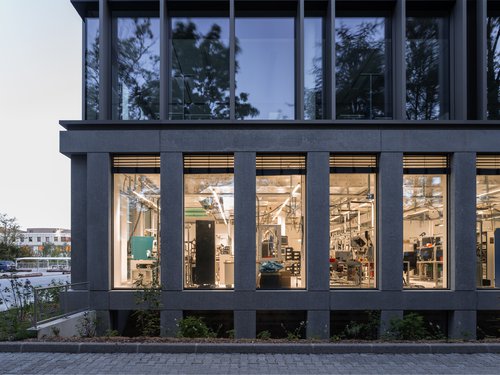 Architecture et réalisation de CCHE du bâtiment administratif The Hive 8  Suisse