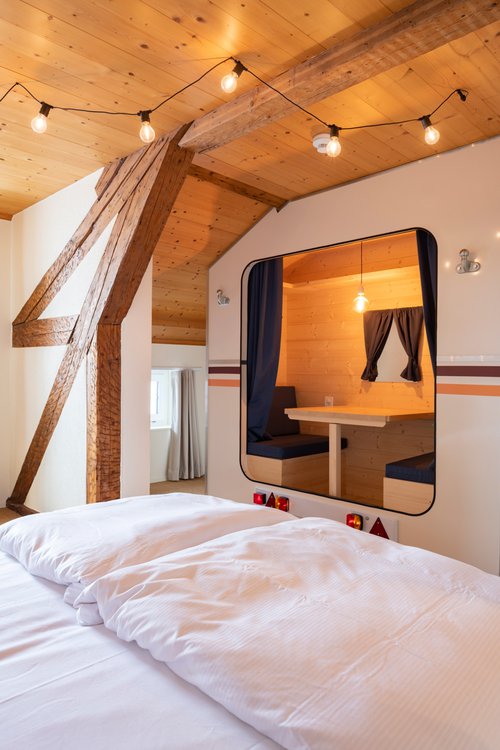 © Definitly Different Hotel Group Transformation et réalisation de CCHE pour le Peanut lodge and winstub à Val d'Illiez Suisse