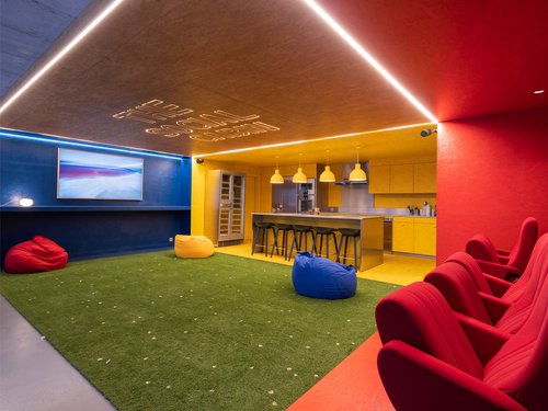 Transformation et réalisation de CCHE pour le Social Cabin D Hotel Group Suisse