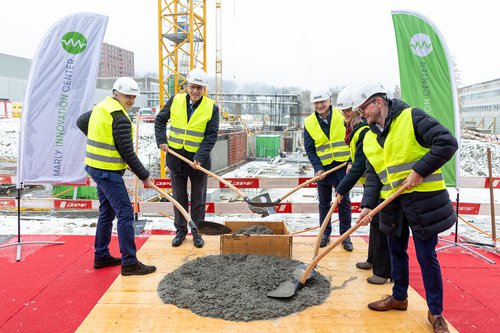 Actualite de CCHE pour la Première pierre du Marly Innovation Center (MIC) à Marly Suisse