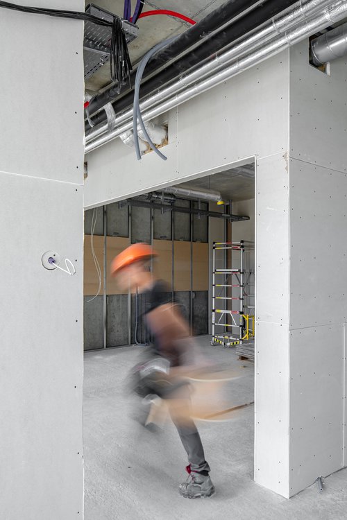 Architecture en chantier de CCHE pour The Hive 8 Suisse