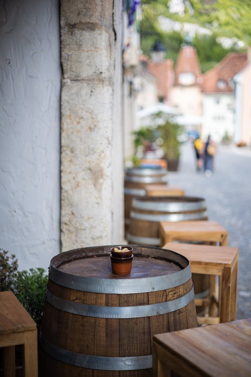 © Definitly Different Hotel Group Transformation et réalisation de CCHE pour le Peanut Medieval lodge D Hotel Group Suisse