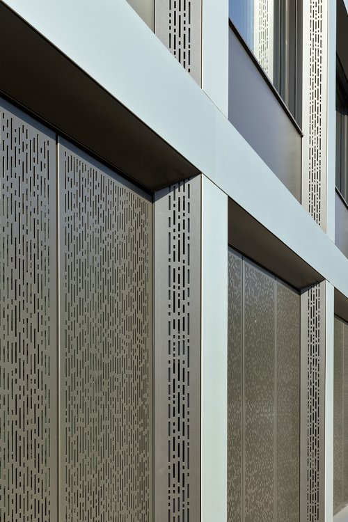 Façade d'architecture de CCHE pour la Romande Energie Suisse.jpg