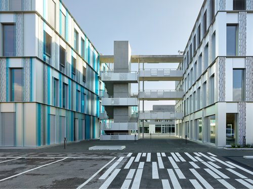 Architecture et Réalisation de CCHE pour le le bâtiment administratif Montagny II Suisse