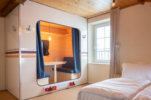 © Definitly Different Hotel Group Transformation et réalisation de CCHE pour le Peanut lodge and winstub à Val d'Illiez Suisse