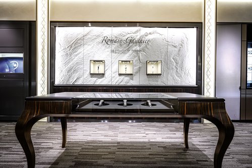 Concept de CCHE pour la boutique d'horlogerie Romain Gauthier Japon Suisse