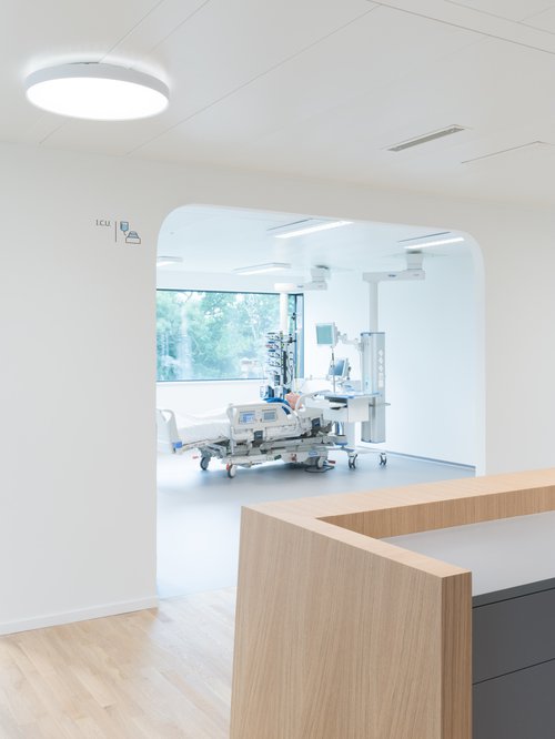 © Rafael Rojas Architecture d'intérieur de CCHE d'un Showroom médical Suisse