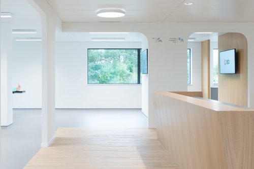 © Rafael Rojas Architecture d'intérieur de CCHE d'un Showroom médical Suisse