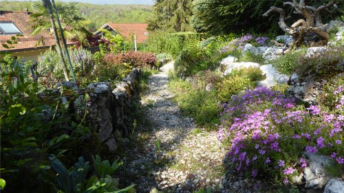 Architecture du paysage de CCHE pour l'immeuble d'habitation La Begnaule à Begnins Suisse