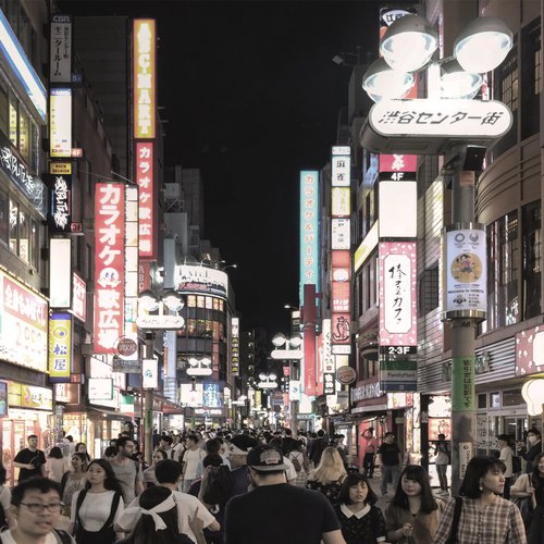 Ambiance rue animée au Japon CCHE Suisse