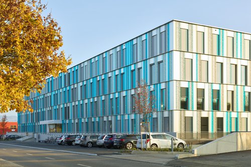 Architecture et Réalisation de CCHE pour le le bâtiment administratif Montagny I Suisse