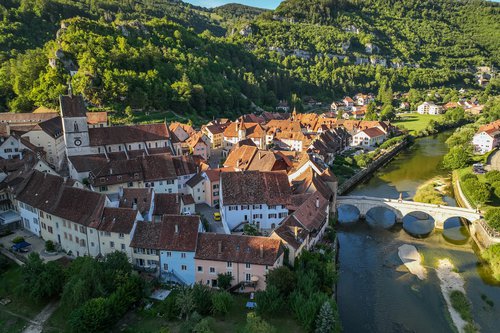 Transformation et réalisation de CCHE pour le Peanut Médiévale Lodge D Hotel Group Suisse