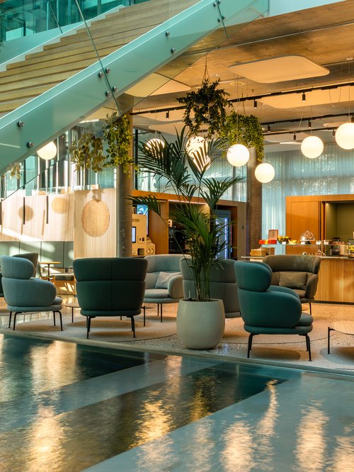 Actualité de CCHE pour l'aménagement d’un nouvel espace “work café” au cœur d’un atrium en Suisse