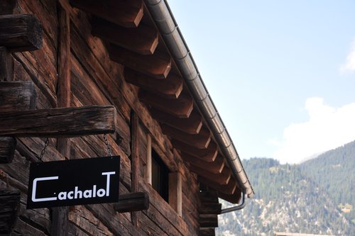 Actualité de CCHE pour la transformation d’un ancien raccard en logement de vacances Bruson Suisse