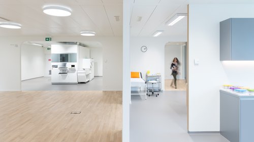 © Rafael Rojas Architecture d'intérieur de CCHE d'un Showroom médical Suisse