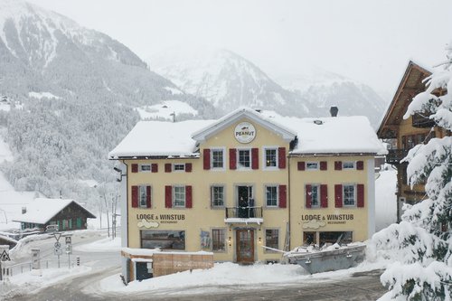 Transformation et résalisation du Peanut Lodge and Winstub à Val d'Illiez Suisse