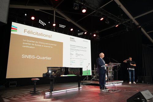 Architecture de CCHE pour le l'îlot A Les Atmoshères du Quartier de l'étang à Vernier Genève Suisse