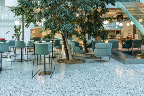 Actualité de CCHE pour l'aménagement d’un nouvel espace “work café” au cœur d’un atrium en Suisse