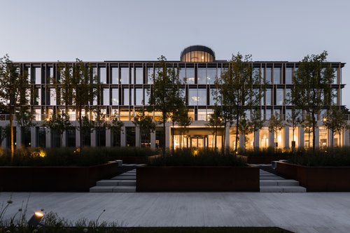 Architecture et réalisation de CCHE du bâtiment administratif The Hive 8  Suisse