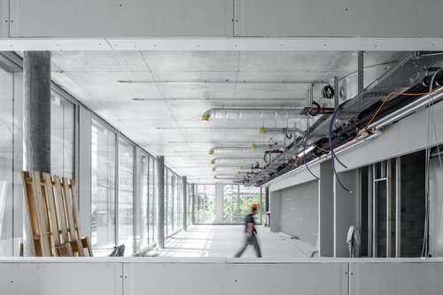 Architecture en chantier de CCHE pour The Hive 8 Suisse