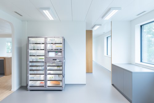 © Rafael Rojas Architecture d'intérieur de CCHE d'un Showroom médical Suisse