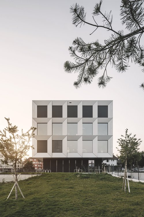 © Hiris Images Architecture de CCHE du bâtiment administratif Pallin-Panchaude Suisse