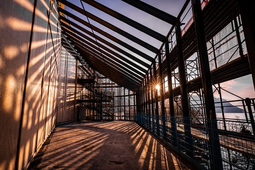 Actualité revue de presse de CCHE dans le magazine Construction & Bâtiment pour 2m2c Montreux Suisse